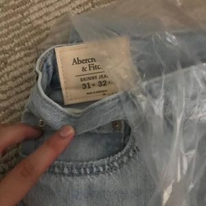 NEW Abercrombie ripped jeans